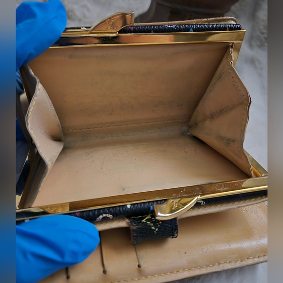 Authentic Louis Vuitton Multi Color Murakami Kiss Clasp Wallet - Picture 12 of 16